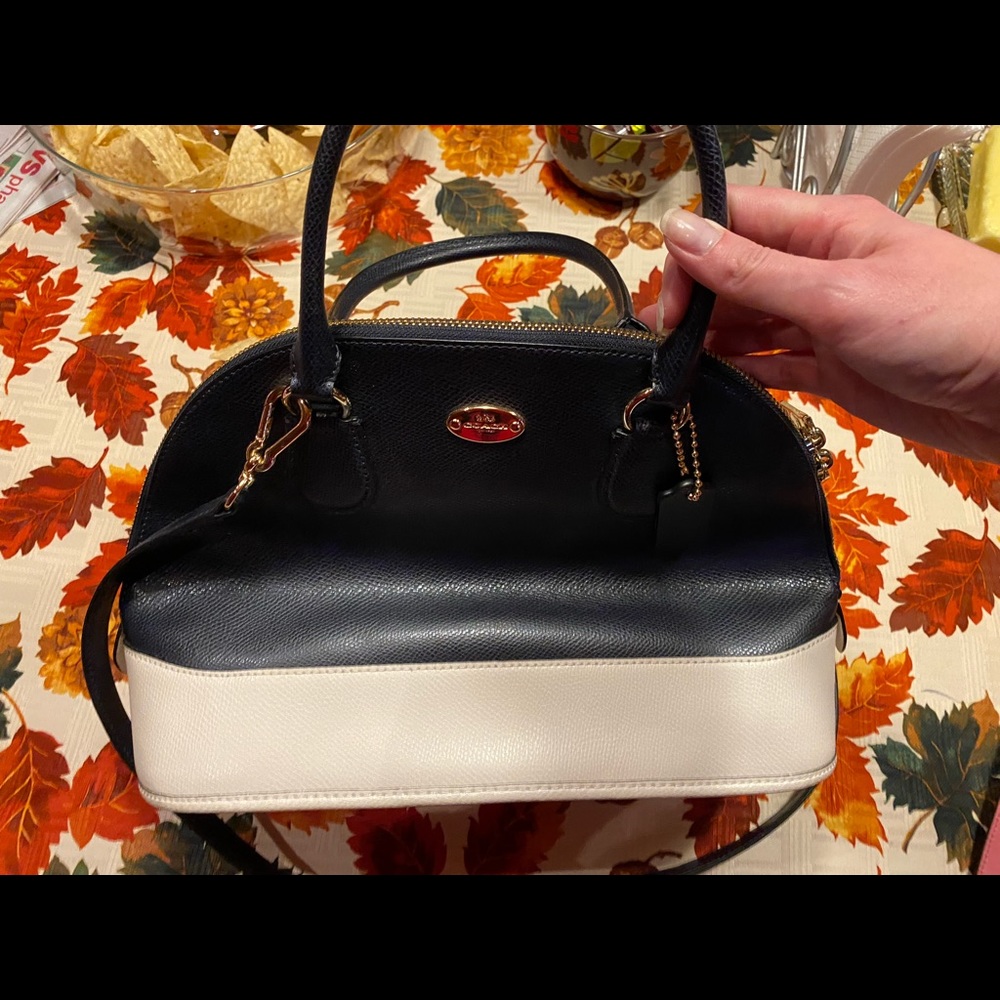 Excellent used condition Coach crossbody.